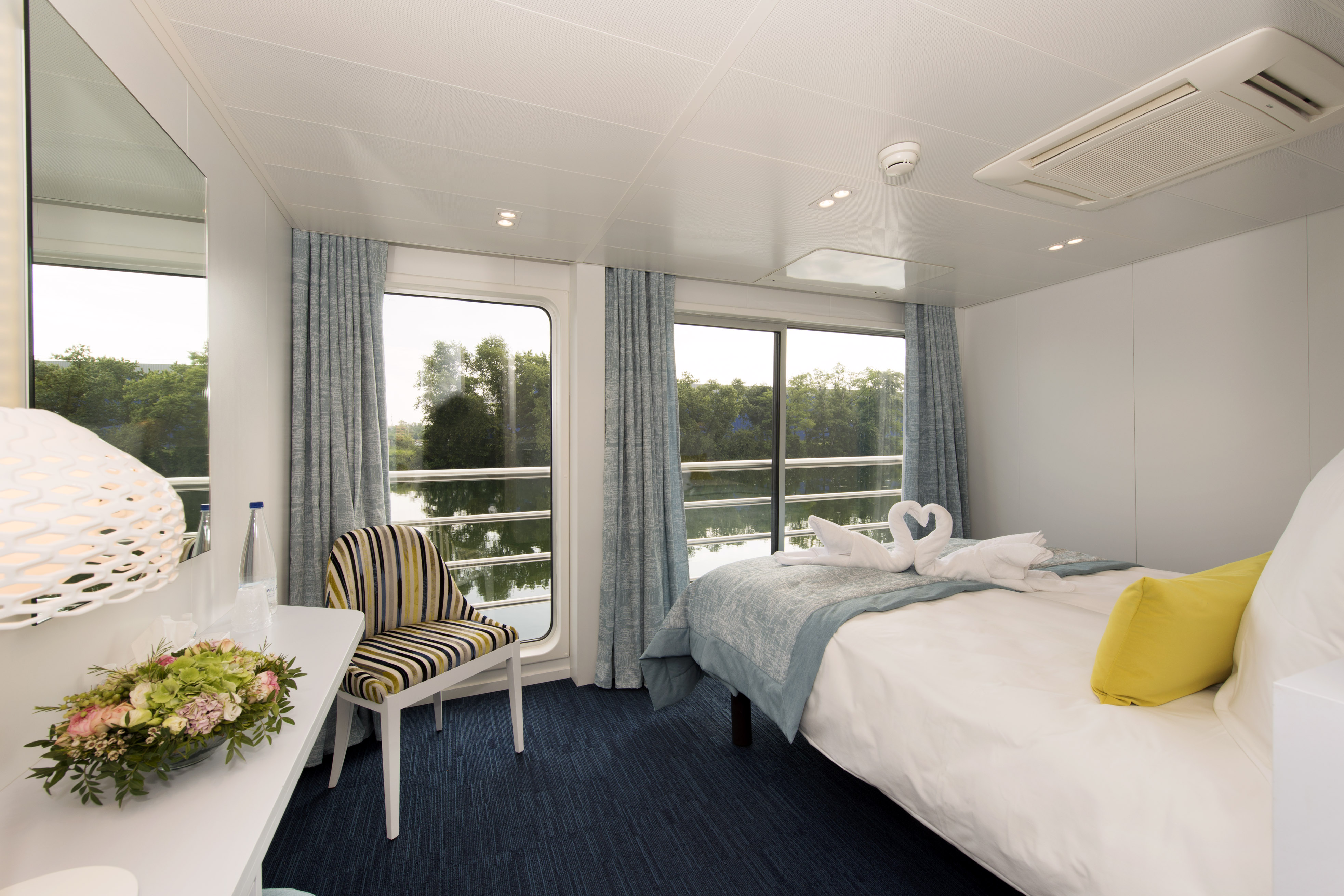 CroisiEurope MS Douce France Double Cabin 2.jpg